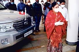 The ruling aiadmk in tamil nadu moved the madras high court, seeking to restrain sidelined leader ttv dhinakaran from using any colour combination deceptively similar to its flag in the flag of. Sasikala Discharged From Hosp Stirs Controversy After Travelling In Car Sporting Aiadmk Flag Dtnext In