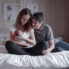 Seit 2006 lebt er mit seiner familie in schenkon. Elias Ambuhls Baby Wird Heute Schweizer Illustrierte Facebook