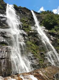 L'acquafraggia (o acqua fraggia) è un torrente della lombardia, che scorre in provincia di sondrio. Cascate Acqua Fraggia Foto Di Cascate Dell Acqua Fraggia Piuro Tripadvisor