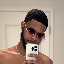 حاولت بكل جهدها لإحراجه وهو ببساطة قام بتصنيفها! 👏🏿 👏🏿 👏🏿