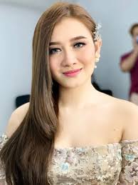 Ganti Nama Panggung Ini 7 Potret Lia Amelia Eks Trio Macan yang Makin  Memesona