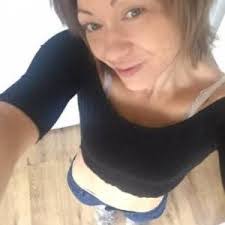 Danielle Tomlinson's Instagram, Twitter & Facebook