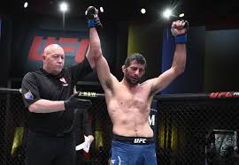 Бывший временный чемпион ufc в лёгком весе тони фергюсон и девятый номер рейтинга бенеил дариуш проведут бой на турнире ufc 262, который пройдёт 15 мая (16 мая по москве). Benejl Dariush O Svoej Pobede Nad Toni Fergyusonom