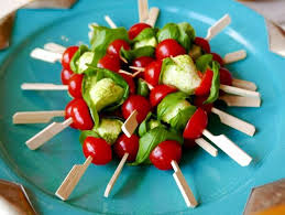 Diaporama 20 Idees D Apero A Faire Avec Seulement 3 Ingredients Brochettes Tomate Mozza Recette Apero Dinatoire Recette Aperitif Dinatoire Apero Idee