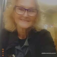 Miley Cyrus has revealed she tried flirting with Ariana Grande during a  live performance, with some users claiming that “they would make a cute  couple”. In a brand new video, Miley revisits