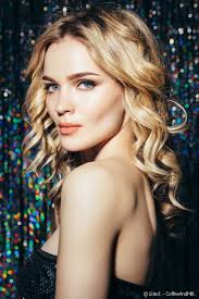 This chic updo is the perfect amount of holiday festive and romantic. 2017 New Year S Eve Hairstyles 3 Ideas For Adding Style To Loose Locks