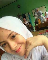 Intinya, buat jadi tenar itu alatnya udah ada di tangan kita, iya smartphone. 15 Meme Young Lex Lagi Makan Ini Bikin Ngakak Tujuh Turunan