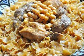 Trida Mkartfa Ou Nwasser Sauce Rouge تريدة مقرطفة Couscous Et Puddings Algerian Cuisine Food Algerian Recipes
