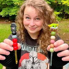 Romantasy Crochet Club: 20 Epic Projects for Your Reading Journeys:  Sennett, Amanda: 9780760396735: Amazon.com: Books