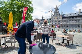 Jun 02, 2021 · schepen koen kennis en jan de moor van clear channel geven startschot voor het verjaardagsfeestje van velo. Koen Kennis N Va Kijkt Uit Naar Morgen Het Getik Van Stoelen En Tafels Op De Kasseien Van De Grote Markt Wat Heb Ik Dat Gemist Antwerpen Hln Be