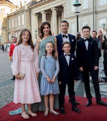 Select from premium kronprinz frederik von dänemark of the highest quality. Konigshaus Danemark Kongehuset Prinzessin Princess Mary Prinz Frederik Margrethe Adel Konigshauser Autrement Dit Sammeln Seltenes