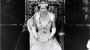 Die königin der sahnetorten aus dem schwarzwald. Prinzessin Beatrices Vintage Hochzeit Hier Tragt Die Queen Das Brautkleid Ihrer Enkelin Panorama Stuttgarter Zeitung