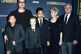 Brad Pitt and family step in for Angelina Jolie at 'Unbroken' premiere -  Los Angeles Times