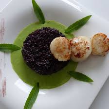 Saint Jacques A La Creme De Petits Pois Et Risotto Venere Recette Alimentation Plat Gastronomique Risotto