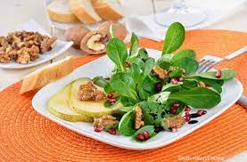 Feldsalat Klein Lecker Und Gesund Mit Einem Walnuss Dressing Rezept Gesunex