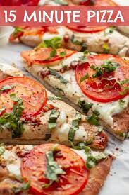 15 Minute Margherita Flatbread Pizza Recipe Is Flatbread Topped With Marinara Sauce Loa Pizza Recipes Homemade Recipes With Naan Bread Flatbread Pizza Recipes
