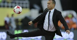 La imagen de una cachetada de rafael dudamel a jorge yriarte le dio la vuelta al mundo. Modric Es El Favorito De Rafael Dudamel Para The Best De La Fifa
