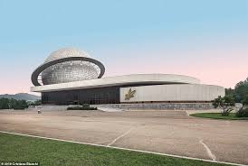 Ez komoly aggodalmat okoz dél koreában, melynek fővárosa, a 12 milliós észak korea beváltotta ki jodzsong minapi fenyegetését és ma megsemmisítette a két korea közötti határmenti városban. Kiderult Hogy Eszak Korea Fovarosa A Brutalista Epiteszet Wakandaja Az Online Ferfimagazin