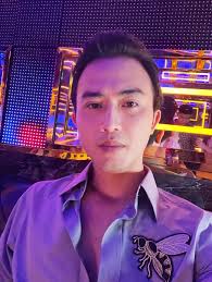 Doãn Quốc Đam lên đời thành tay chơi, lại tiếp tục vào bar cùng Hồng Diễm?