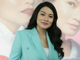 Hollywood · artis · gaji . 7 Karier Artis Sebelum Sukses Gaji Pertamanya Rendah Betul