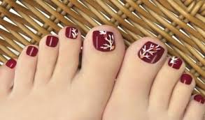 Sea en casa o en los salones de manicura, cada vez son más las personas que se at Disenos De Unas Decoradas Para Pies 2019 2020 En 2020 Con Imagenes Unas Pintadas De Rojo Unas De Pies Sencillas Unas Pies Decoracion