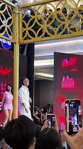 Rapper mr.Bâu & Dancer Tammy Live Performance at Hung Vuong Plaza