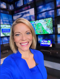 Happy Monday!! Storm is moving in… any weather reports are appreciated😄  Stay safe friends!