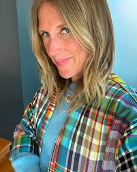 🌎 Babs RESPONSABLE 🌎 Tous nos tissus sont des tissus « oubliés » issus de  grandes maisons de couture 🧵🪡 qu'elles ne façonnent plus. Des rouleaux de  petits métrages. Voilà pourquoi nous