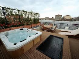 Bologna hotel verona is just 500 metres away from juliet's house and features a barber shop and a restaurant. Hotel Bologna