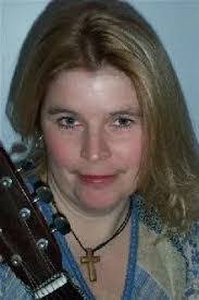 Mandy Lyons's Instagram, Twitter & Facebook