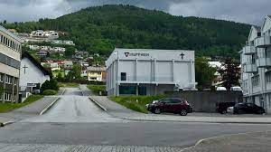 Jun 05, 2021 · kommunikasjonssjef ved høgskulen i volda line lauvsnes oddekalv (f.v.), masterstudent julie wiken krogstadmo, kulturleiar i volda kommune kristina kostopoulos og kinomedarbeidar mats dahle svoren gler seg til kortfilmfestival i volda. Volda Kommune Ankar Dom Om Festeavgift Smp No Nyheter Nyheter Fra Alesund Sunnmore Og Nordvestlandet