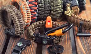 A flatline is a piece of paracord with the center strings taken out, braided into the top of a paracord bracelet. 25 Paracord Projects Knots And Ideas To Make On Your Own