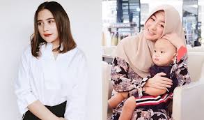 Larissa chou menggugat cerai anak sulung mendiang ustaz arifin ilham, alvin faiz. Prilly Latuconsina Dissir Problem Does Not Give Mahram Larissa Chou Defense