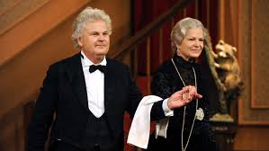 Dazu trinken miss sophie und ihre gäste sherry extra dry, weißwein, champagner und portwein. Dinner For One An Silvester Alle Infos Zu Sendezeiten Im Tv Und Stream