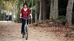 La bicicleta també té molts beneficis psicològics” | Mercè Ribé ...