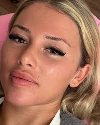 Daisy Hare's Instagram, Twitter & Facebook