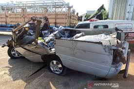 Senin, 4 januari 2021 18:30 wib. Kecelakaan Di Tol Batang Semarang Tewaskan Satu Orang Antara Jateng