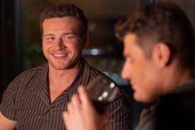 Buck (Oliver Stark) e Tommy (ator convidado Lou Ferrigno Jr.) em novas  fotos do final da 7ª temporada 🩷 : r/911FOX