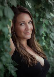 Amy Grace's Instagram, Twitter & Facebook