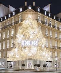 Les Vitrines De Noel De La Boutique Dior Avenue Montaigne En 5 Chiffres Extraordinaires Fond D Ecran Telephone Fond D Ecran Pastel Vitrine Noel
