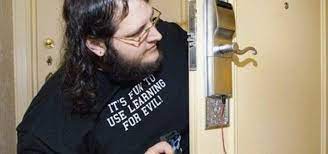 Metal key from a rack, they make a new keycard for each guest who registers, with the options that the guest is entitled to use.the new. Digital Lock Picking This Simple Arduino Hack Opens Millions Of Hotel Keycard Doors Null Byte Wonderhowto