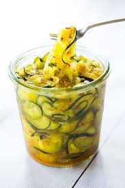 Pickles De Courgette Des Pickles A Croquer Elle A Table Recettes De Cuisine Recette Courgette En Bocal
