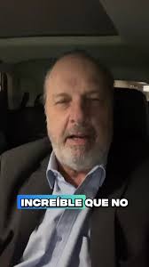 Yo en los estadios he abrazado a gente que no conozco de nada, como si  fueran mis hermanos del alma…” Con su elocuente inteligencia Juan Villoro  profundiza en los encantos de este