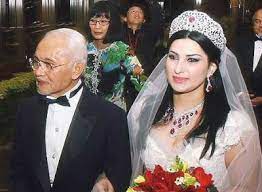 Beliau merupakan isteri ke dua ketua menteri sarawak. Taib Holds Wedding Reception The Star