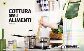 La cottura al vapore consiste nel mettere gli alimenti a contatto diretto con il vapore, senza immergerli in acqua, con l'utilizzo di apposite pentole (le cosiddette vaporiere) o di cestelli a fondo forato. Metodi Di Cottura Degli Alimenti A Confronto Pro E Contro Di Ognuno