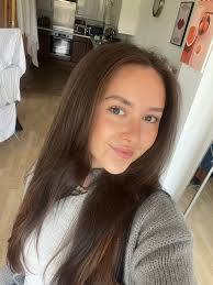 I give my studio flat for the summer from 18 August till mid October or  November (Dates are flexible) Rent is 1500, bills around 180£ Has a balcony  concierge gym and is