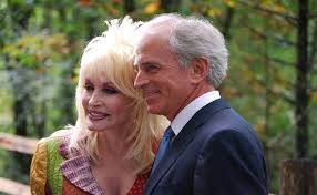 Dolly parton's family paid for the cost of her birth in an unconventional way. 24 Of The Longest Celebrity Relationships Of All Time Dolly Parton Husband Celebrity Couples Dolly Parton
