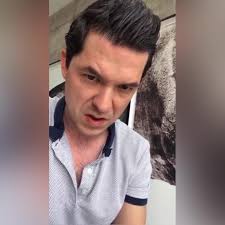 Se dice que la amiga más...