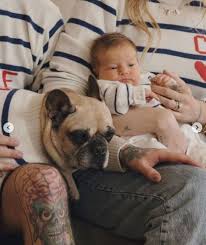 Poi, però, la gelosia ha iniziato a farsi sentire. Chiara Ferragni Fedez E I Figli Coi Maglioni A Righe Marca E Prezzo