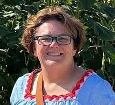 Melinda Waddell's Instagram, Twitter & Facebook